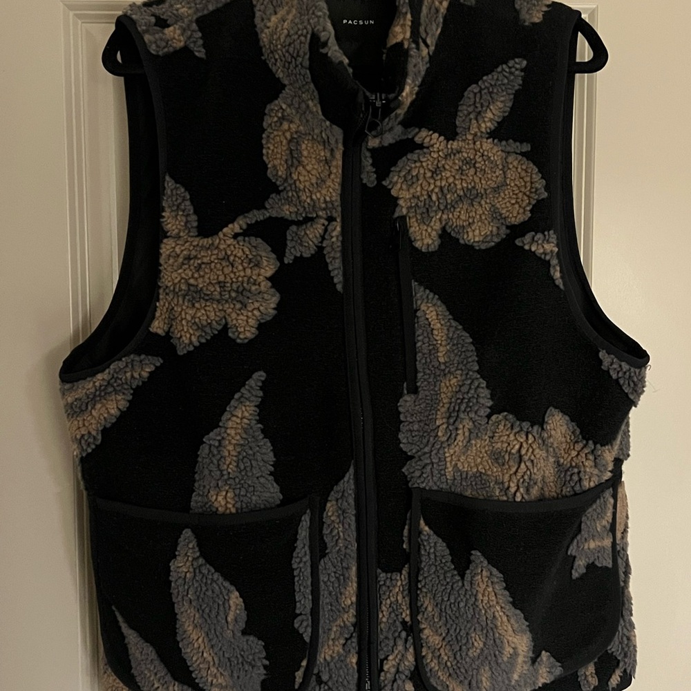 PacSun Black and Gray Fleece Vest
